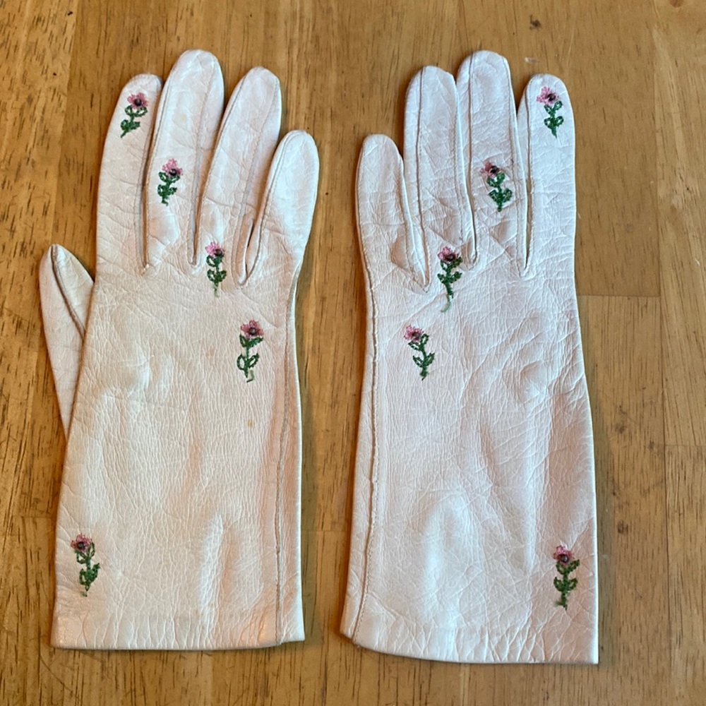 Vintage Real Kid womens gloves, 6 soft cream color light leather,